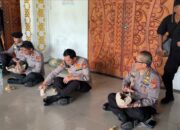 Kapolda Aceh Turun Langsung ke Lokasi Demo: Semangati Personel hingga Makan Bersama