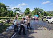 Aksi Sigap Polsek Gerung Tangani Solar Tumpah di Jalan Utama Lombok Barat