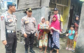 Model Kemanusiaan: Polsek Kediri Donasikan Telur 132 Minggu