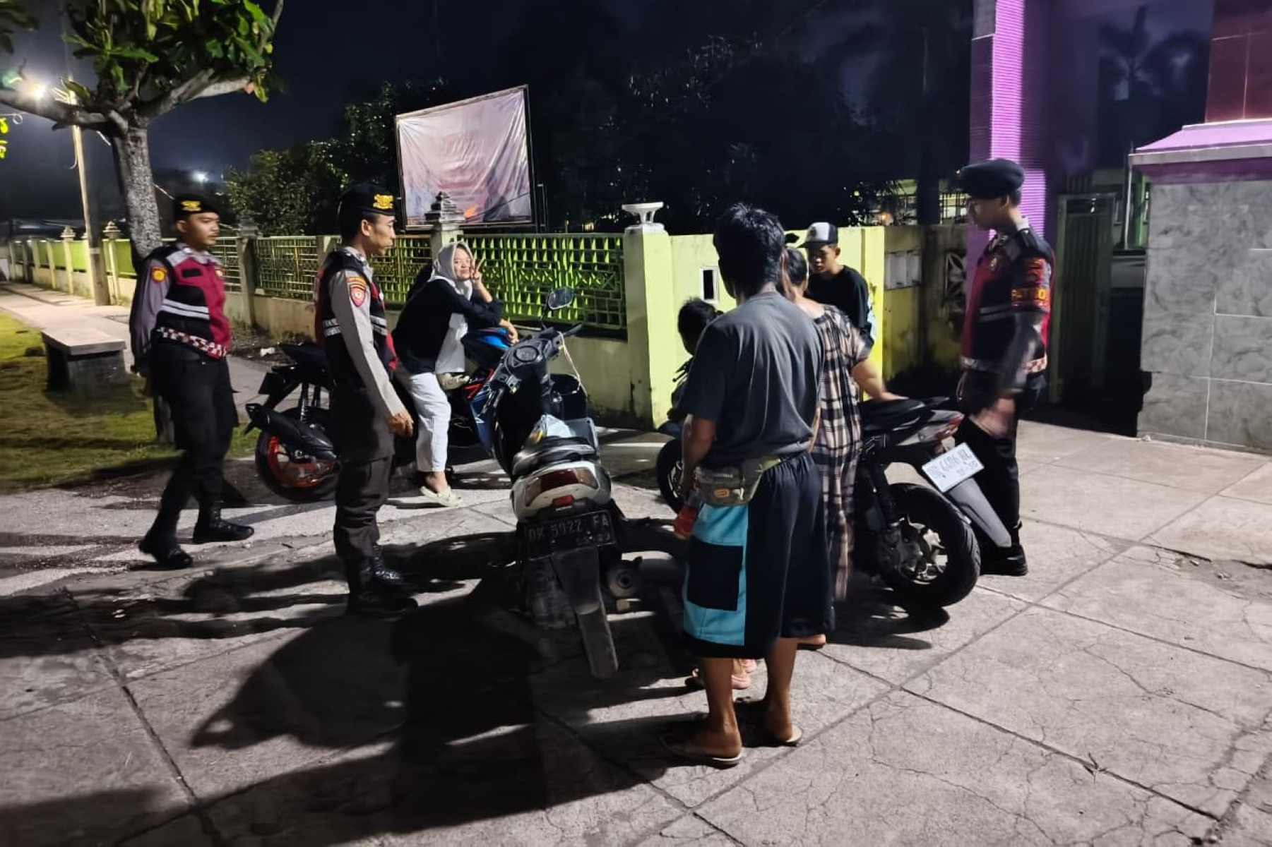 Ajak Warga Waspada, Polisi Lombok Barat Intensifkan Patroli Dialogis