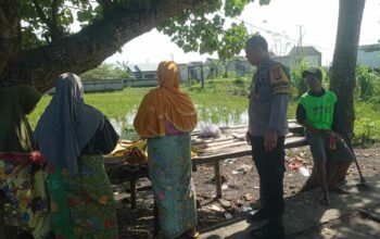 Bhabinkamtibmas Lombok Barat Ajarkan Warga Ubah Pekarangan Jadi Aset Pangan Produktif