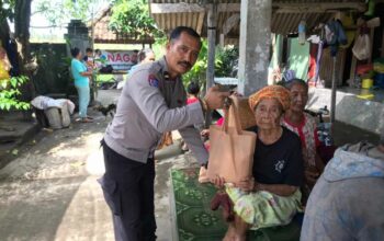 Sat Binmas Polres Lobar Bagikan Paket Nutrisi di Lembar
