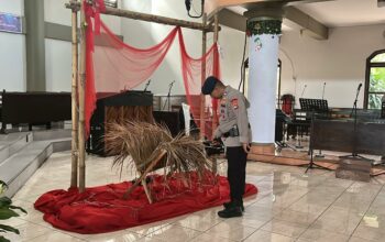 Jamin Keamanan Natal, Tim Jibom Gegana Brimob Polda NTB Sterilisasi Sejumlah Gereja
