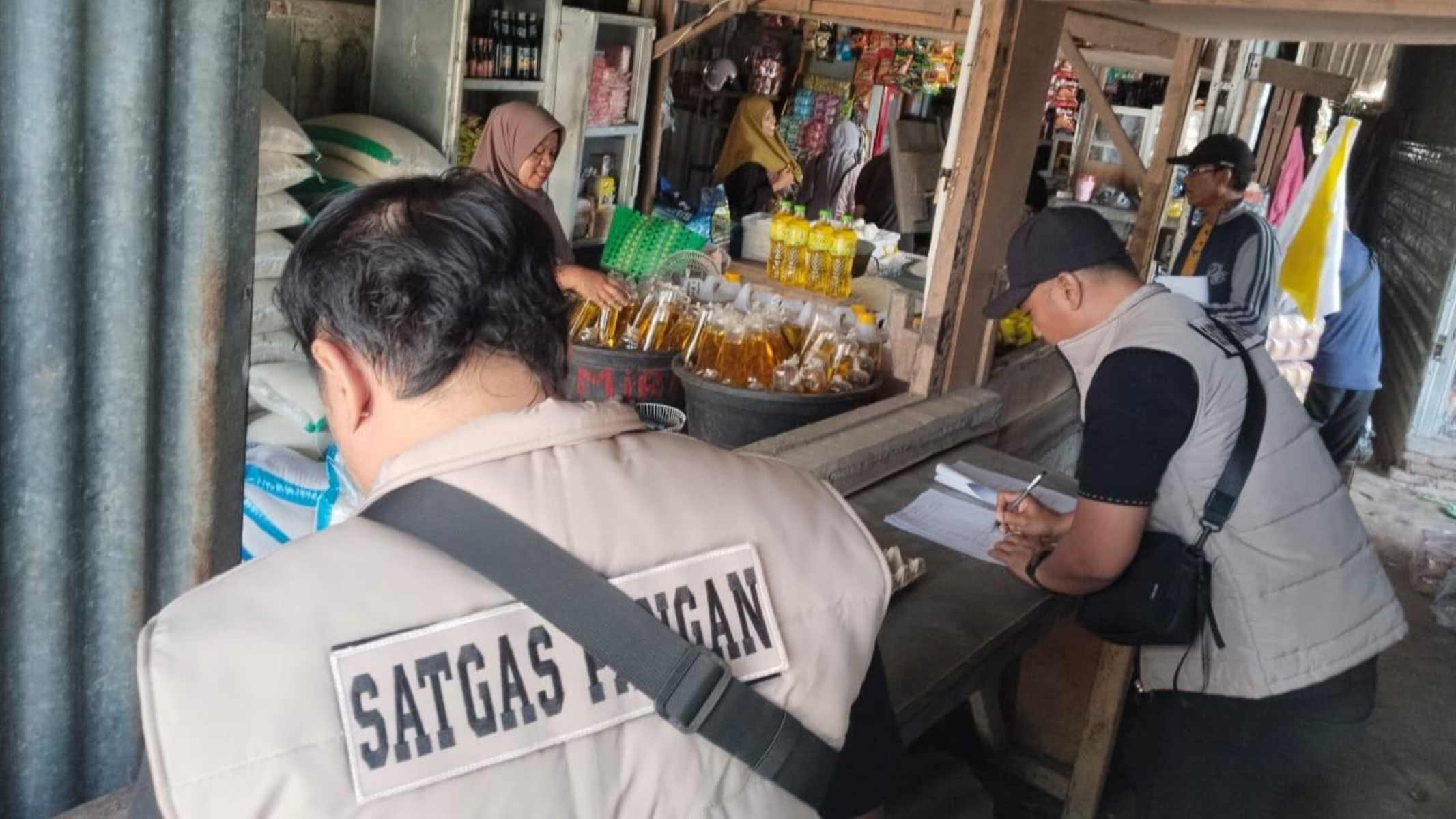 Satgas Pangan Cek Stok Beras di Pasar Tradisional Gerung